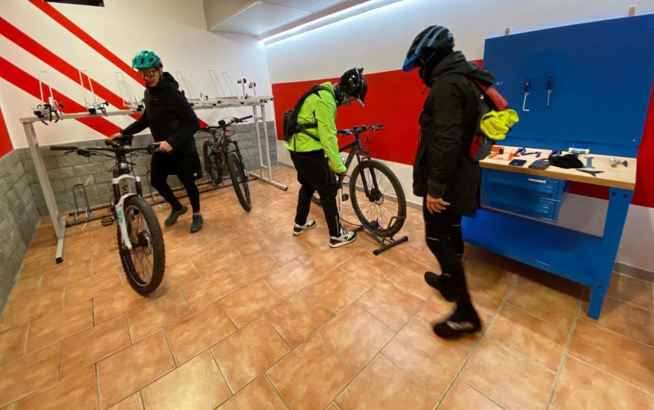 Impero Hotel Beauty & Spa - Bike Hotel Cantello Exterior photo