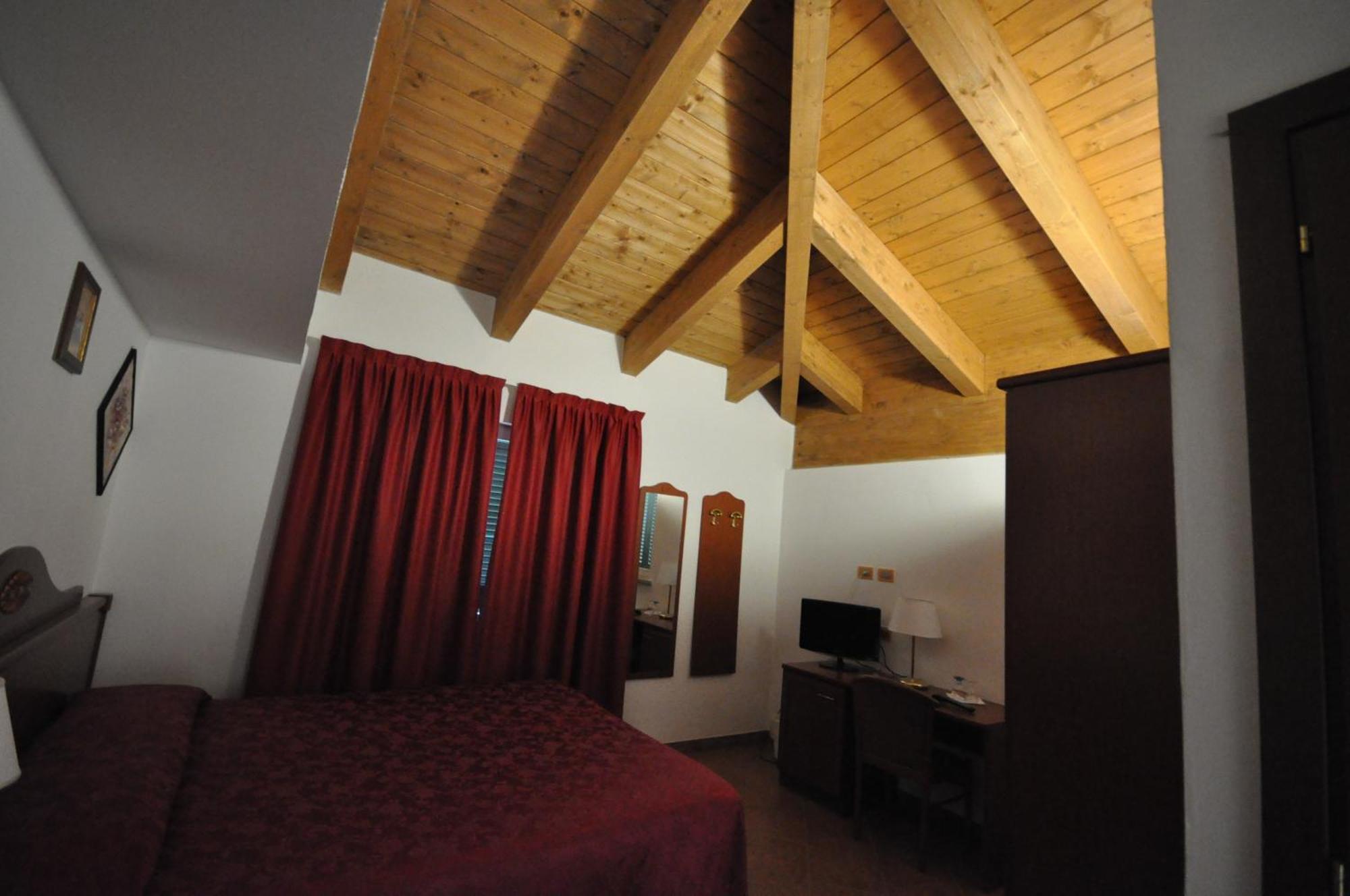 Impero Hotel Beauty & Spa - Bike Hotel Cantello Exterior photo