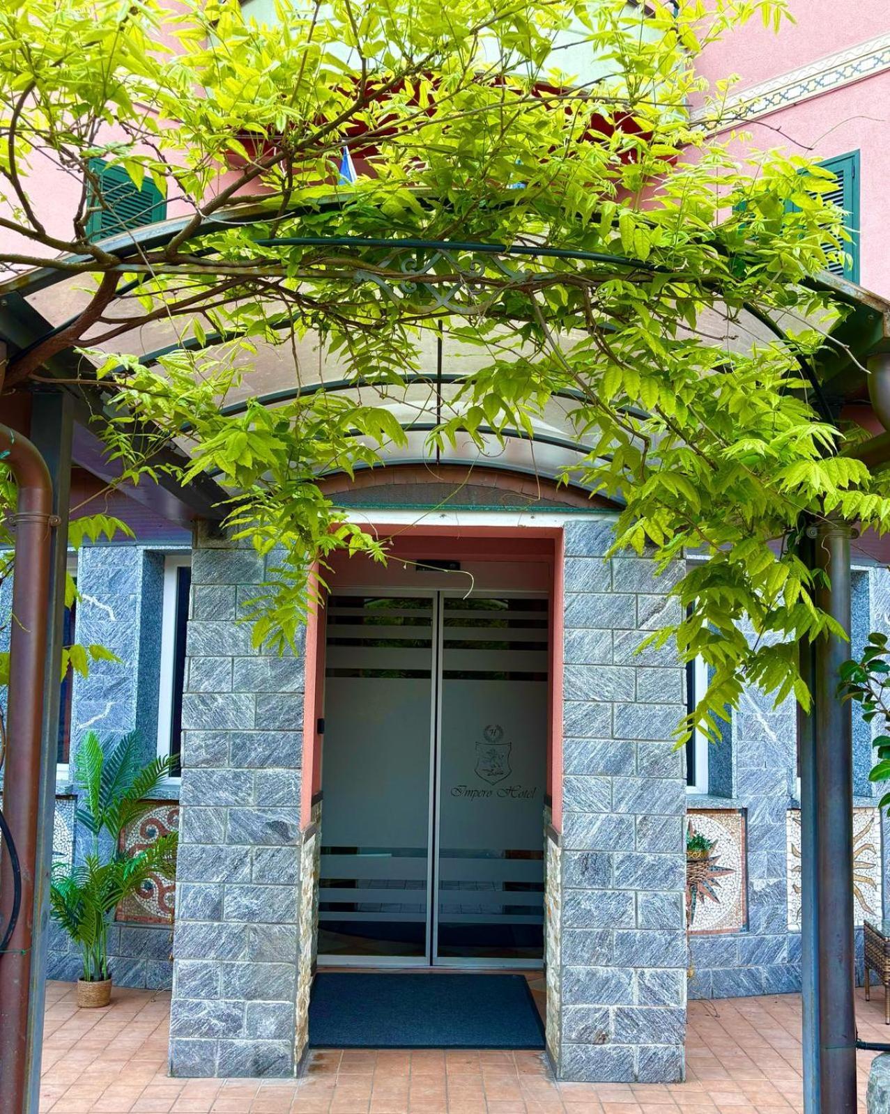 Impero Hotel Beauty & Spa - Bike Hotel Cantello Exterior photo